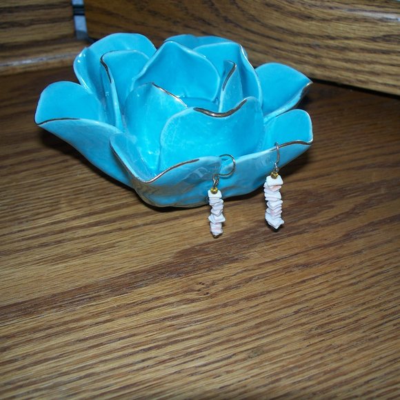 Vintage Jewelry - Pouka Shells earrings light pink vintage